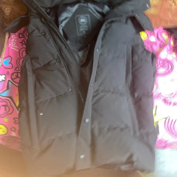 Has a tiny hole in the front only wore it a couple times